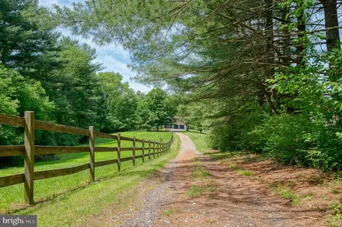 6 Old Garrett Ct, White Hall, MD 21161