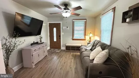 Entry Way - 89 Wise Ave, Dundalk, MD 21222 photo 3 of 6