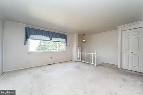 Living - 1107 Regina Dr, Halethorpe, MD 21227 photo 2 of 6