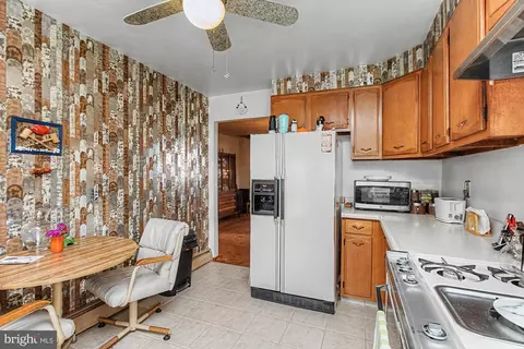 Kitchen - 826 Cold Spring Rd, Middle River, MD 21220 photo 2 of 4
