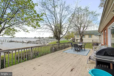 Exterior - 826 Cold Spring Rd, Middle River, MD 21220 photo 3 of 4