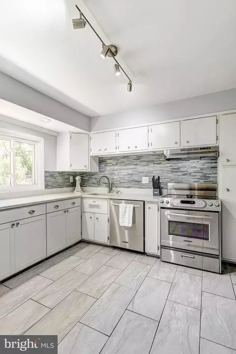 Kitchen - 3915 Longmoor Cir, Phoenix, MD 21131 photo 5 of 5