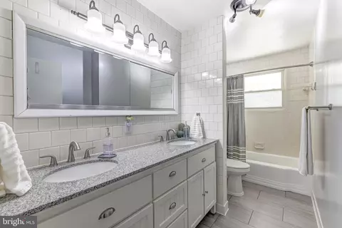 Bath - 3915 Longmoor Cir, Phoenix, MD 21131 photo 3 of 5