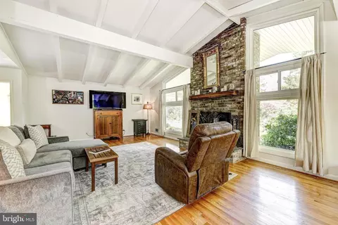 Living - 3915 Longmoor Cir, Phoenix, MD 21131 photo 2 of 3
