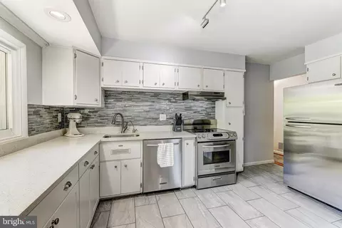 Kitchen - 3915 Longmoor Cir, Phoenix, MD 21131 photo 3 of 5