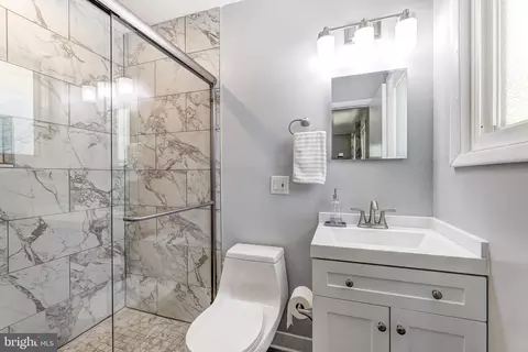 Bath - 3915 Longmoor Cir, Phoenix, MD 21131 photo 1 of 5