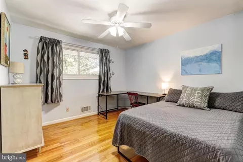 Bedroom - 3915 Longmoor Cir, Phoenix, MD 21131 photo 4 of 10