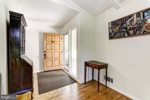 Entry Way - 3915 Longmoor Cir, Phoenix, MD 21131 photo 2 of 3