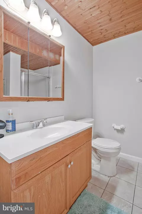 Bath - 8735 Silver Hall Rd, Perry Hall, MD 21128 photo 4 of 5