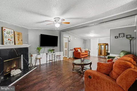 2 Raspberry Ct, Middle River, MD 21220 photo 4