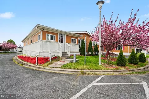 2 Raspberry Ct, Middle River, MD 21220