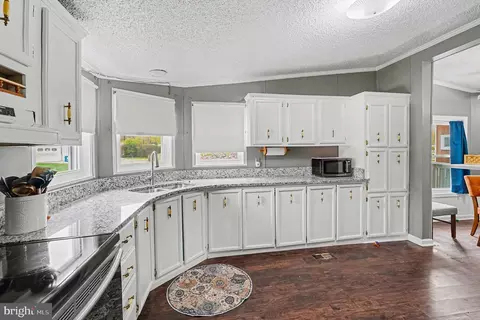 2 Raspberry Ct, Middle River, MD 21220 photo 3