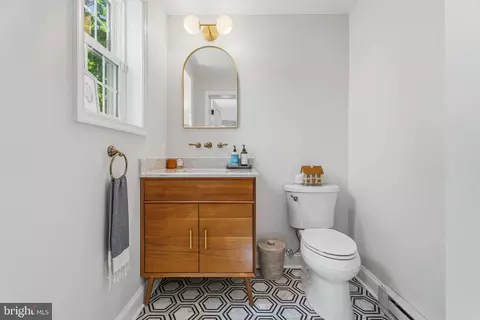 Bath - 660 Regester Ave, Baltimore, MD 21212 photo 1 of 5
