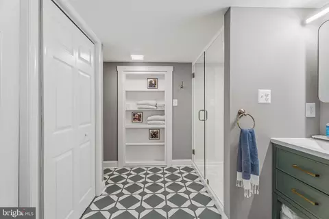 Bath - 660 Regester Ave, Baltimore, MD 21212 photo 4 of 5