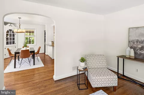 Entry Way - 128 Stanmore Rd, Baltimore, MD 21212 photo 1 of 2
