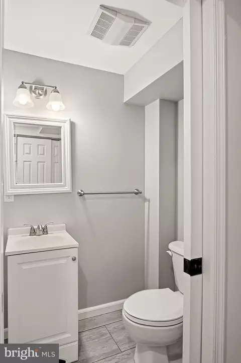 Bath - 128 Stanmore Rd, Baltimore, MD 21212 photo 4 of 5