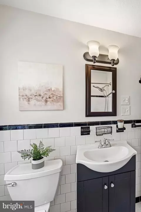 Bath - 128 Stanmore Rd, Baltimore, MD 21212 photo 2 of 5