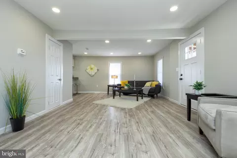 Entry Way - 2407 Hammonds Ferry Rd, Halethorpe, MD 21227 photo 8 of 11