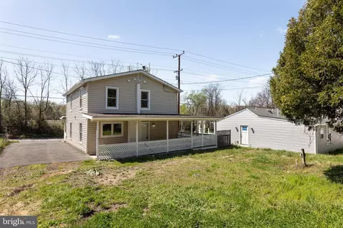 Exterior - 2407 Hammonds Ferry Rd, Halethorpe, MD 21227 photo 3 of 3