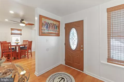 Entry Way - 7613 S Bend Rd, Dundalk, MD 21222 photo 3 of 5