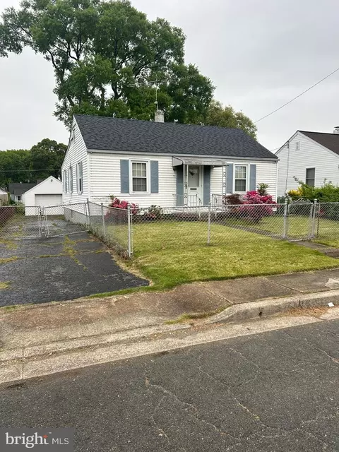 7 Edgewater Ter, Essex, MD 21221