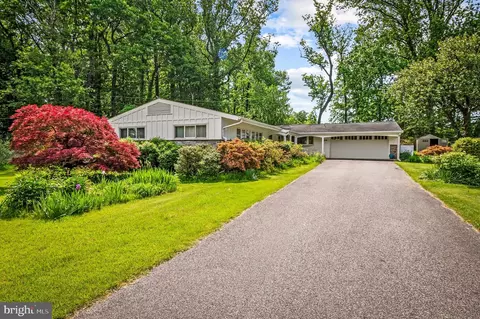 618 Lake Dr, Towson, MD 21286