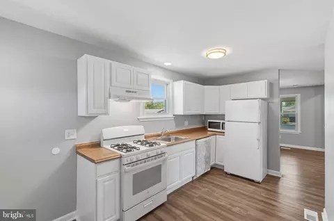 Entry Way - 5907 Queen Anne St, Baltimore, MD 21207 photo 5 of 11