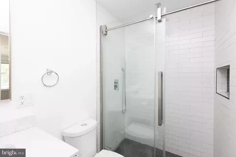 Bath - 710 Regester Ave, Baltimore, MD 21212 photo 4 of 5