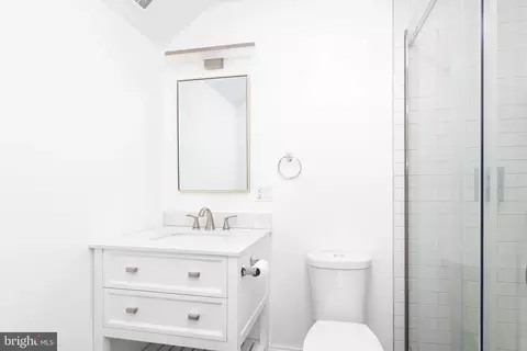 Bath - 710 Regester Ave, Baltimore, MD 21212 photo 3 of 5
