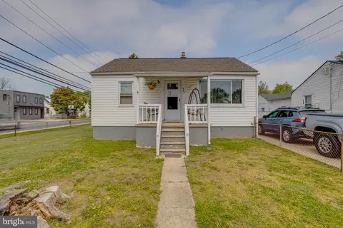 900 Renfrew St, Essex, MD 21221