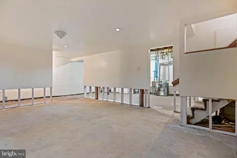 Entry Way - 5030 Silver Spring Rd, Perry Hall, MD 21128 photo 5 of 8