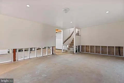 Entry Way - 5030 Silver Spring Rd, Perry Hall, MD 21128 photo 6 of 8