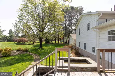 Exterior - 17605 Grace Rd, Hampstead, MD 21074 photo 4 of 8