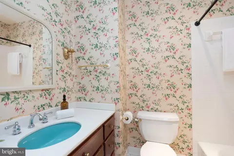 Bath - 17605 Grace Rd, Hampstead, MD 21074 photo 2 of 3