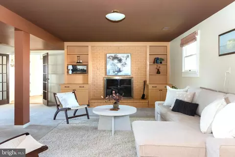 Living - 17605 Grace Rd, Hampstead, MD 21074 photo 5 of 6