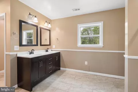 Entry Way - 12437 Eastern Ave, Middle River, MD 21220 photo 5 of 5