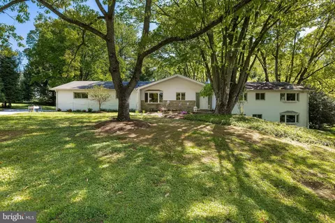 1 Springbriar Ln, Pikesville, MD 21208