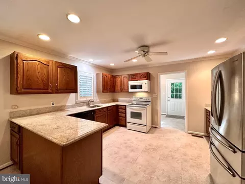Kitchen - 13 Constantine Dr, Phoenix, MD 21131 photo 2 of 5