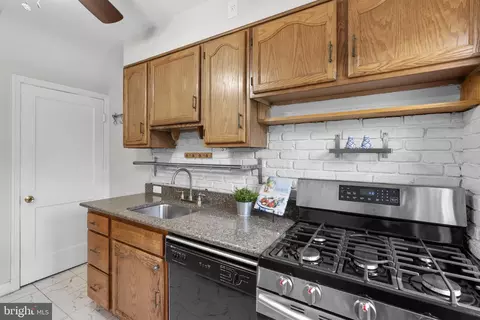 Kitchen - 1057 Elm Rd, Halethorpe, MD 21227 photo 3 of 4