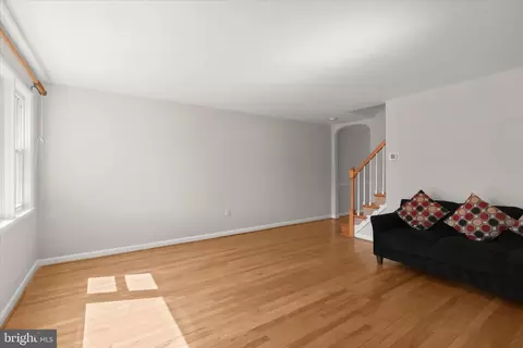 Living - 1111 Linden Ave, Halethorpe, MD 21227 photo 4 of 6
