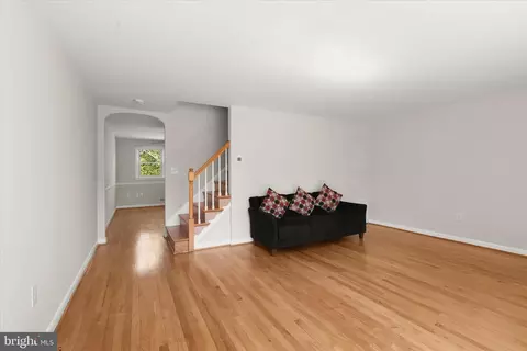 Living - 1111 Linden Ave, Halethorpe, MD 21227 photo 3 of 6