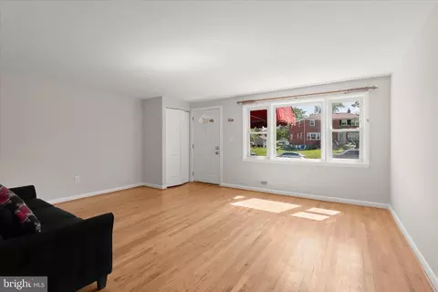 Living - 1111 Linden Ave, Halethorpe, MD 21227 photo 2 of 6