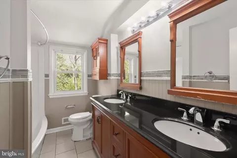 Bath - 1111 Linden Ave, Halethorpe, MD 21227 photo 1 of 1