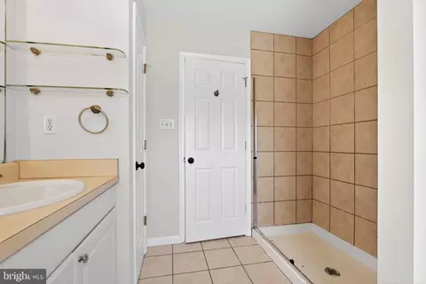 Bath - 1406 Walnut Ave, Baltimore, MD 21209 photo 3 of 3