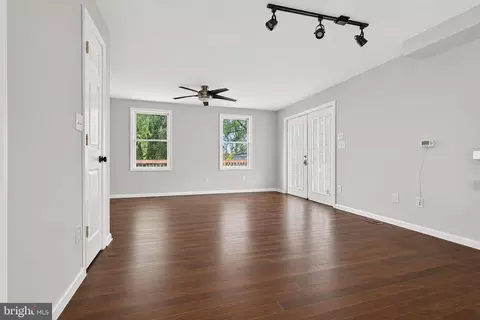 Living - 1406 Walnut Ave, Baltimore, MD 21209 photo 3 of 4