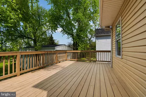 Exterior - 1406 Walnut Ave, Baltimore, MD 21209 photo 4 of 10