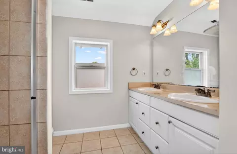 Entry Way - 1406 Walnut Ave, Baltimore, MD 21209 photo 2 of 4