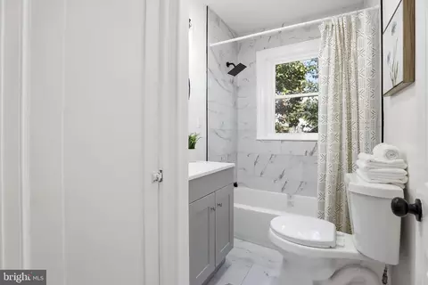 Bath - 525 45th St, Baltimore, MD 21224 photo 2 of 3