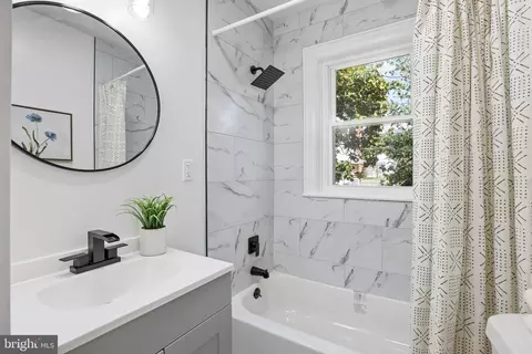 Bath - 525 45th St, Baltimore, MD 21224 photo 3 of 3