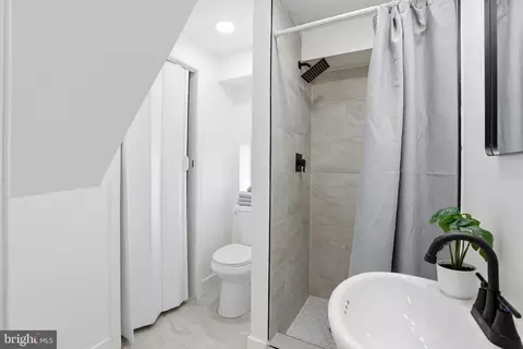 Bath - 525 45th St, Baltimore, MD 21224 photo 1 of 3